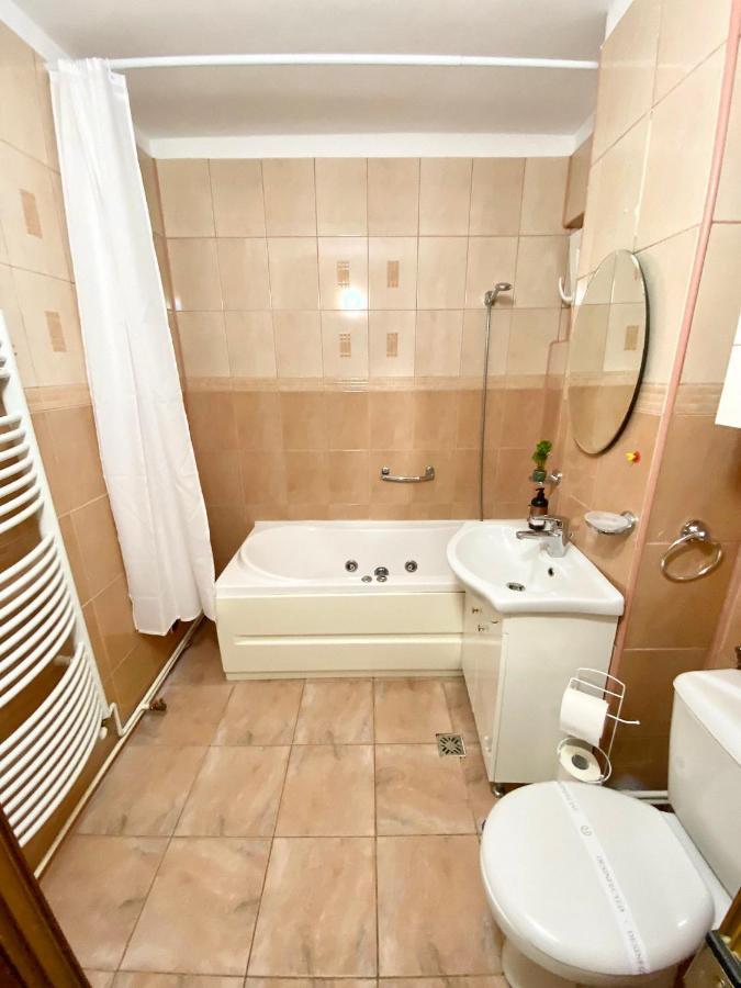 Jad - Familiy 4 Rooms Apartment - Near Forest And Historic Center - Racadau Braşov Buitenkant foto