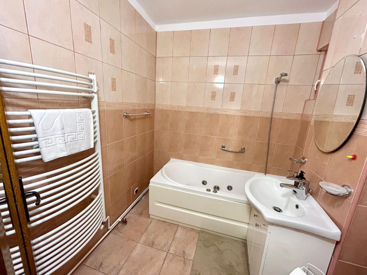 Jad - Familiy 4 Rooms Apartment - Near Forest And Historic Center - Racadau Braşov Buitenkant foto