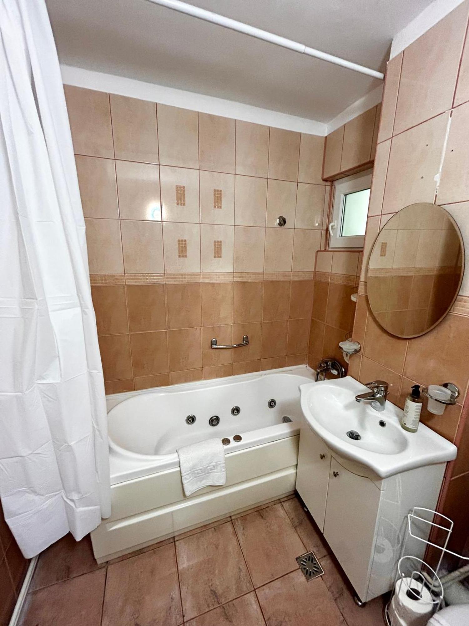 Jad - Familiy 4 Rooms Apartment - Near Forest And Historic Center - Racadau Braşov Buitenkant foto